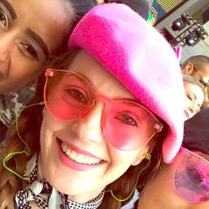 Meet your Posher, Lina